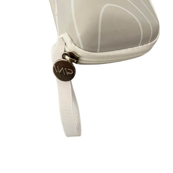 WearMe Pro Black Cat Eye Sunglasses with Zip Around Hard Case CAT007 - Picture 11 of 12